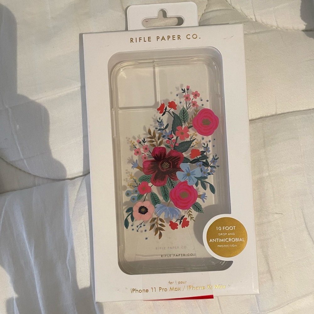 NWT - iPhone case 🌺